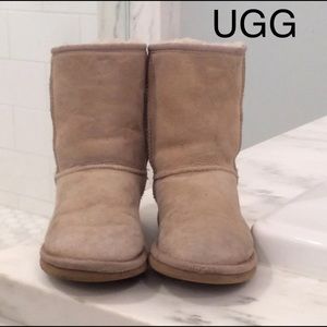 Kids SHORT UGGS Sz W4